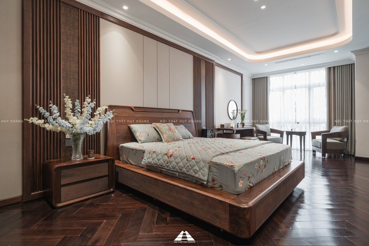 Một mẫu giường gỗ óc chó thực tế tại showroom