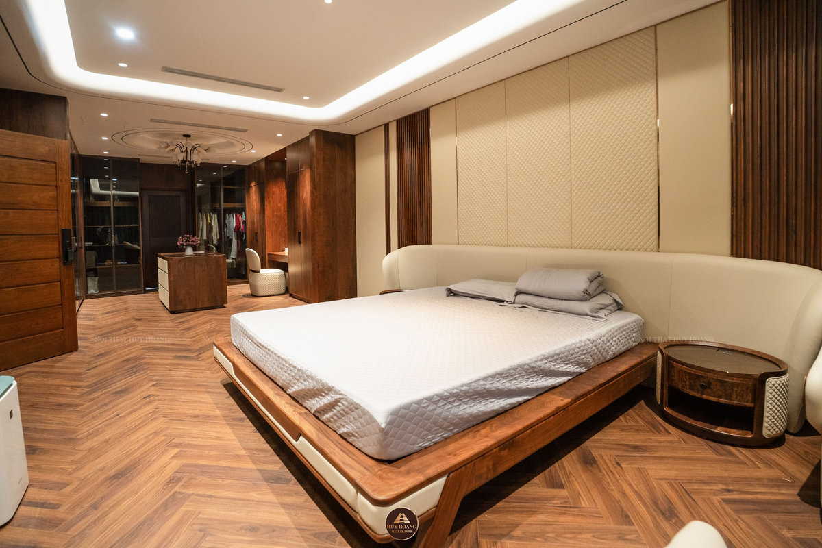 Thi công thực tế giường ngủ gỗ óc chó cho biệt thự
