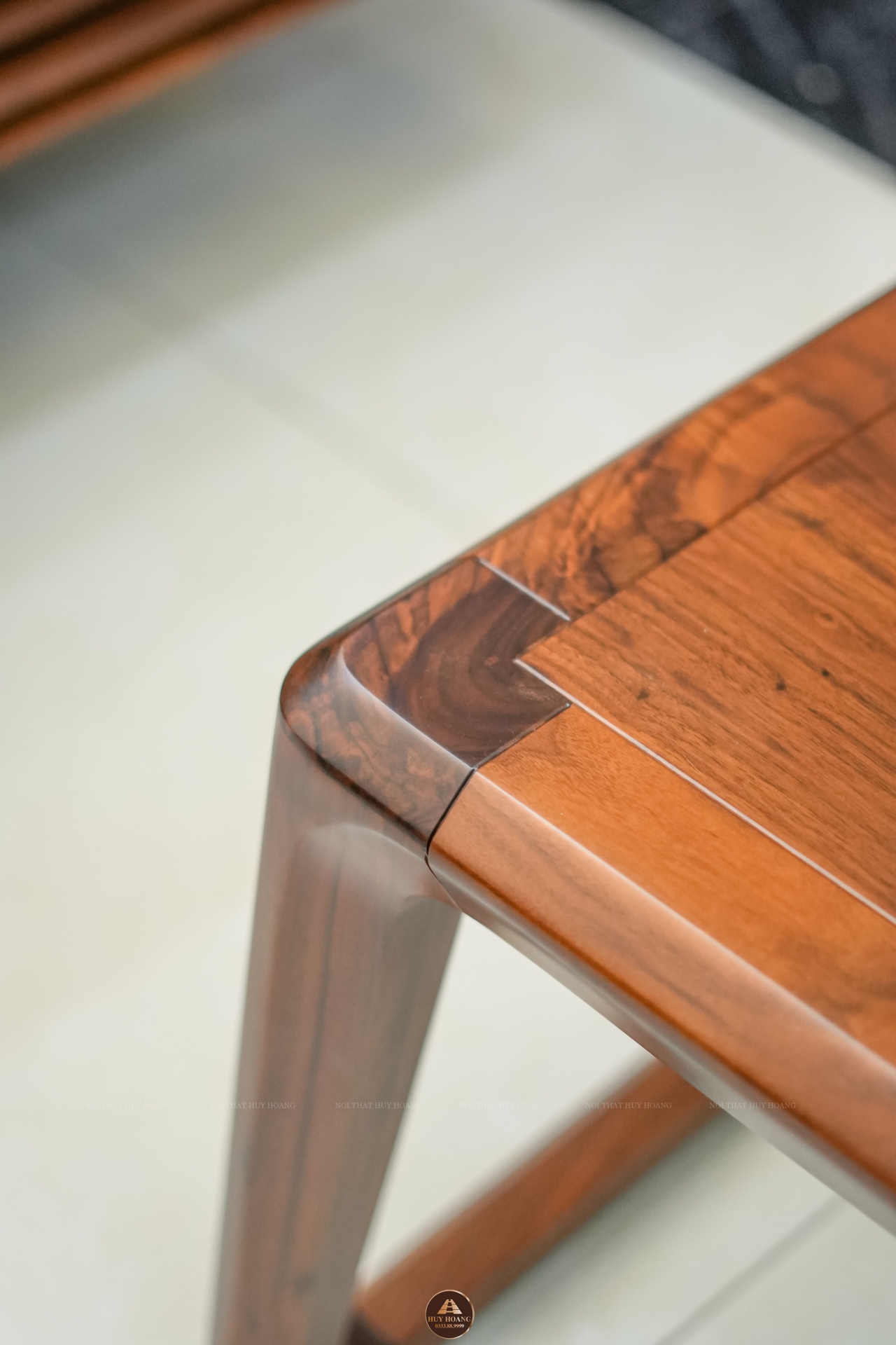 Bộ sofa gỗ óc chó hiện đại Avalon Curve