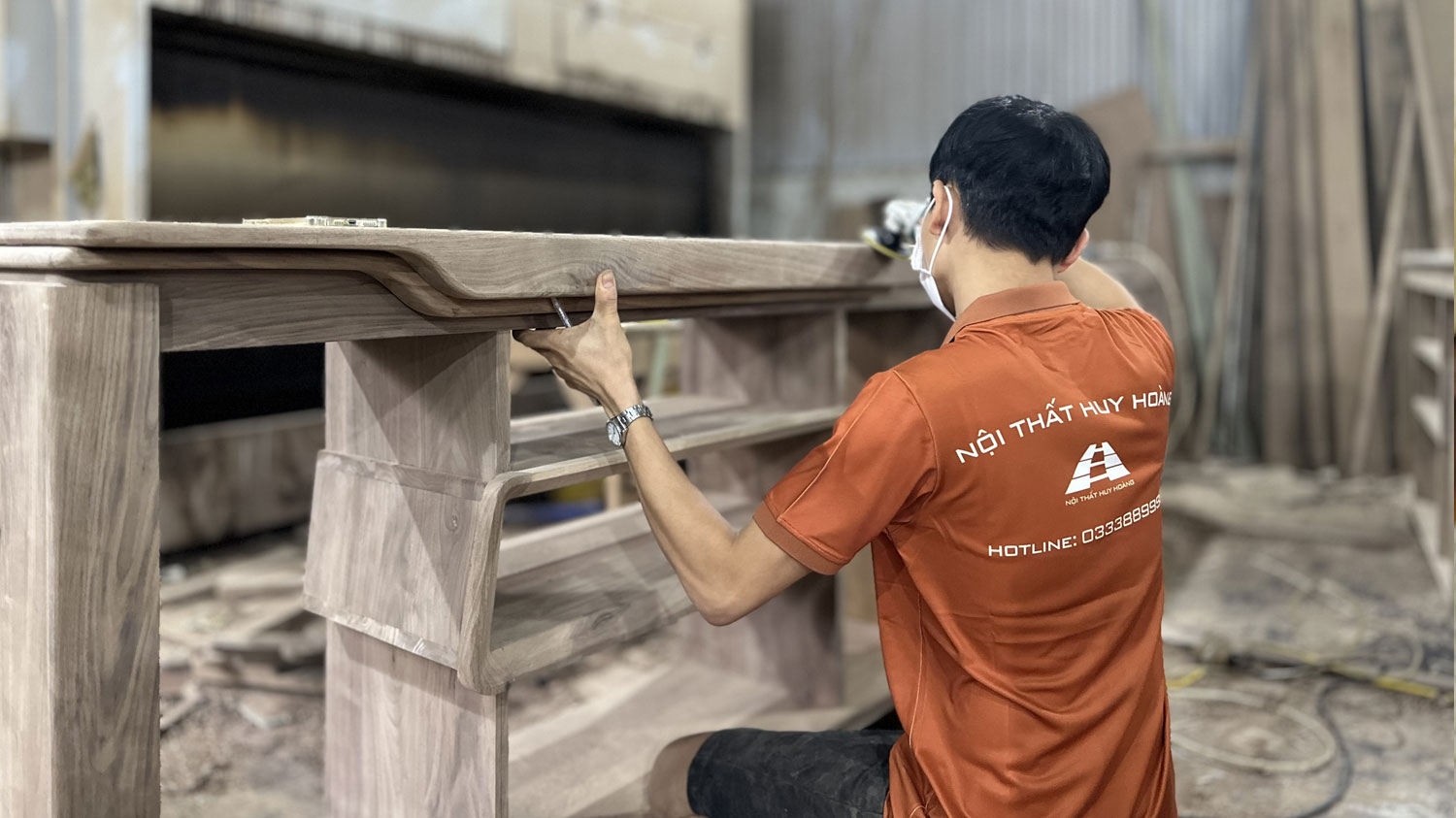 xưởng đóng sofa gỗ óc chó