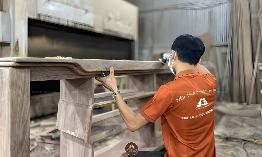 xưởng sản xuất sofa gỗ sồi sơn màu óc chó