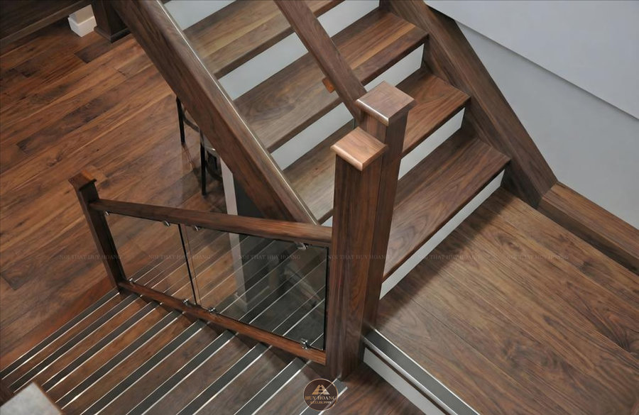 Cầu thang gỗ &oacute;c ch&oacute; m&agrave;u n&acirc;u socola sang trọng - Nội thất Huy Ho&agrave;ng