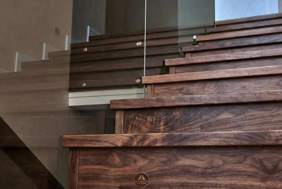 Chi tiết độ d&agrave;y mặt bậc cầu thang gỗ &oacute;c ch&oacute; tự nhi&ecirc;n