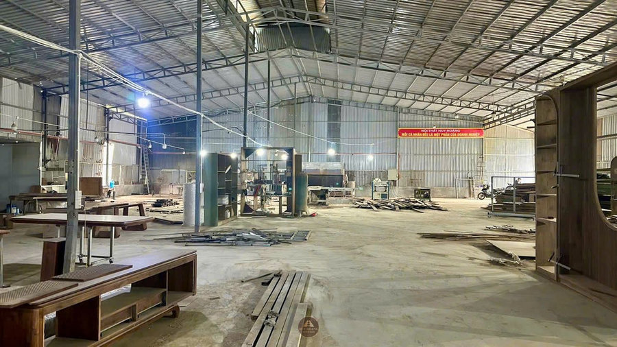 To&agrave;n cảnh xưởng sản xuất nội thất Huy Ho&agrave;ng quy m&ocirc; lớn
