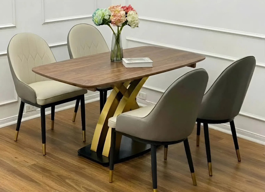 b&agrave;n ăn gỗ &oacute;c ch&oacute; ch&acirc;n sắt