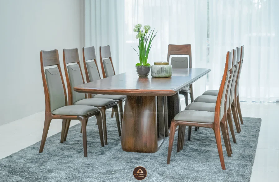 B&agrave;n ăn gỗ &oacute;c ch&oacute; nổi bật với độ bền cao v&agrave; khả năng chống cong v&ecirc;nh hiệu quả