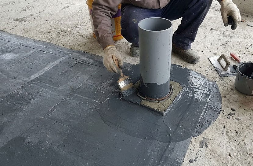 Vật liệu chống thấm được thi c&ocirc;ng phủ k&iacute;n khu vực cổ ống v&agrave; li&ecirc;n kết với lớp chống thấm s&agrave;n