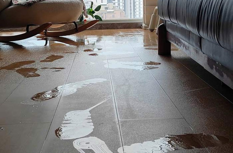 S&agrave;n nh&agrave; xuất hiện nước đọng khi độ ẩm kh&ocirc;ng kh&iacute; tăng cao
