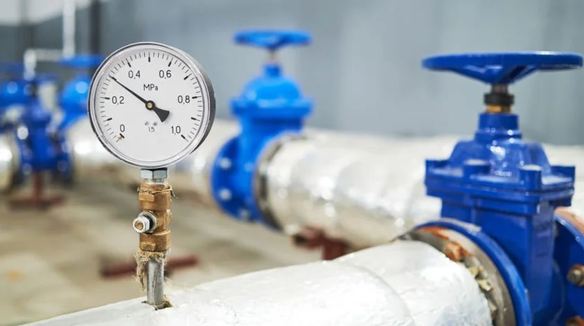Kiểm tra &aacute;p lực đường ống cấp nước trước khi ho&agrave;n thiện nội thất