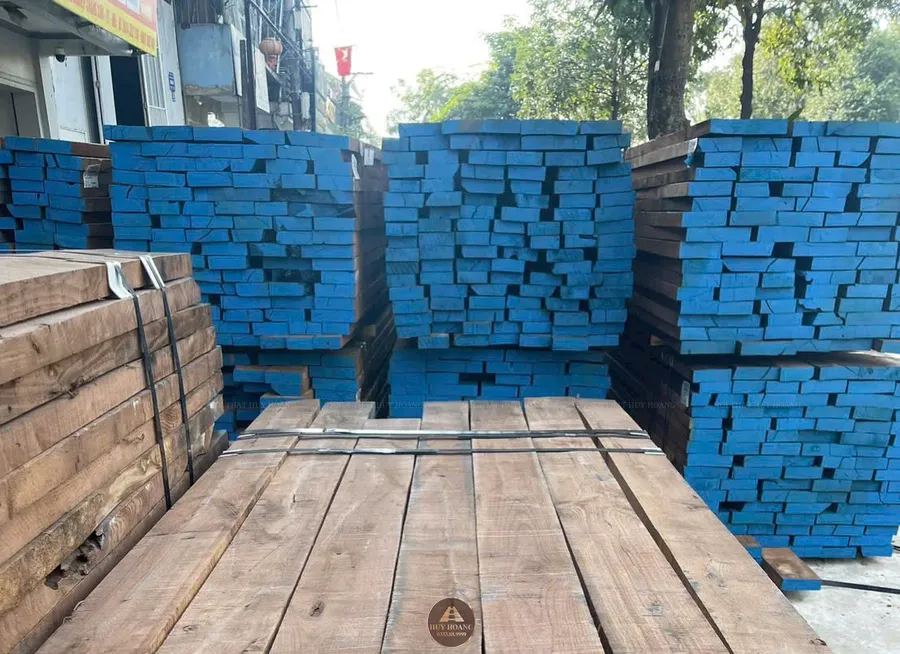 Gỗ &oacute;c ch&oacute; Bắc Mỹ nhập khẩu Huy Ho&agrave;ng sử dụng để sản xuất kệ tivi treo tường