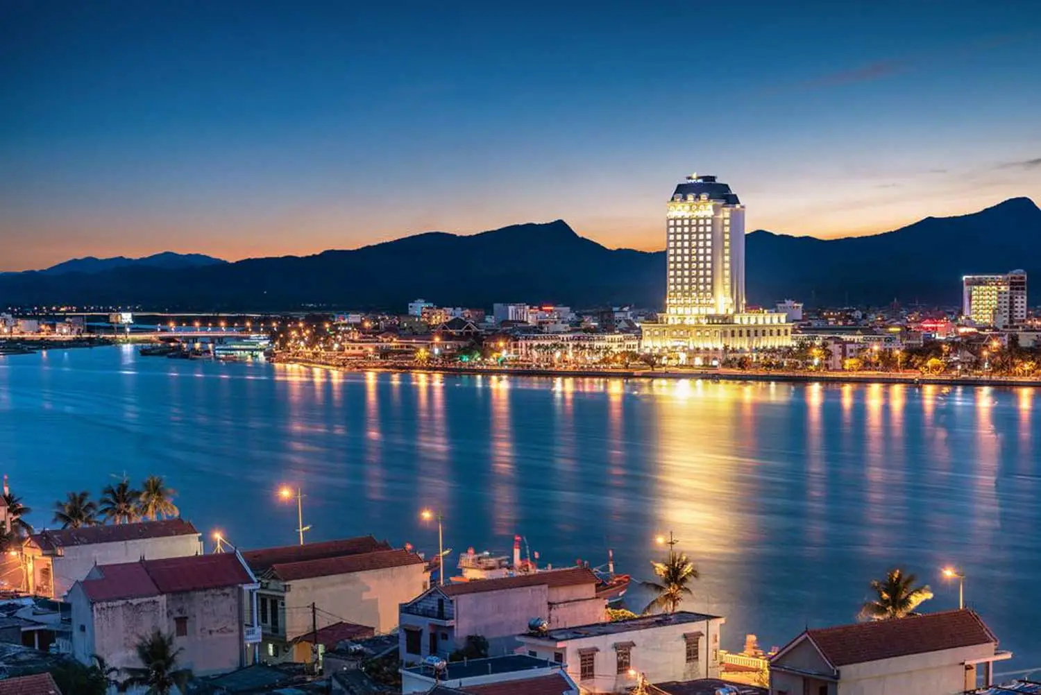 nội thất gỗ óc chó tại Quảng Bình