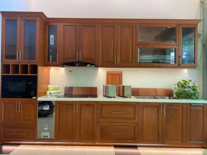 Tủ bếp gỗ gõ đỏ hiện đại