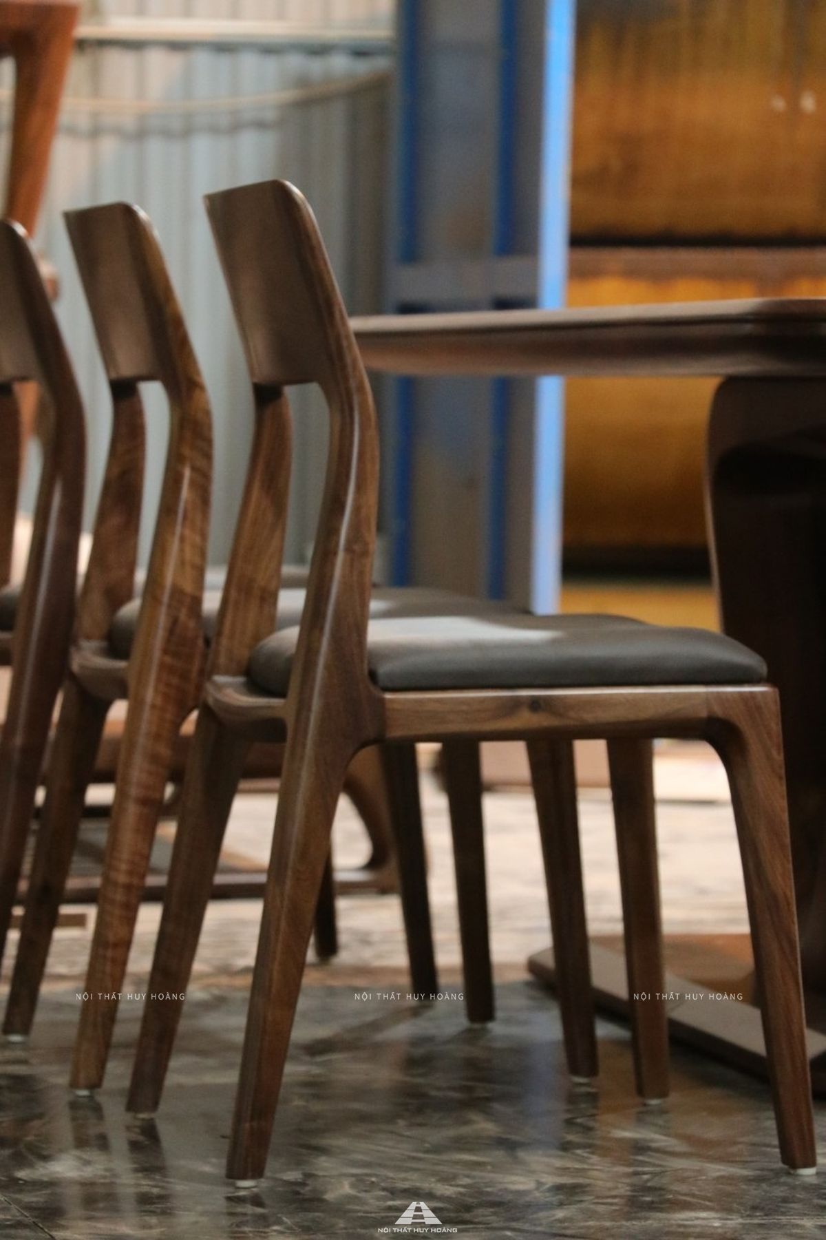 bàn ăn gỗ óc chó