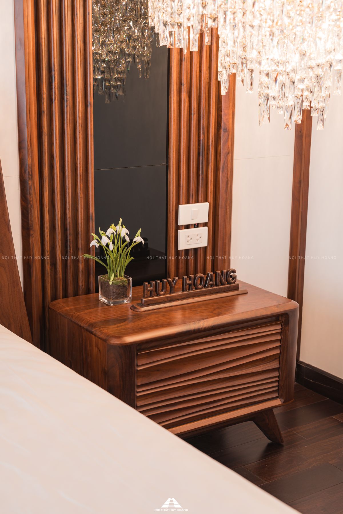 táp gỗ óc chó cho phòng ngủ