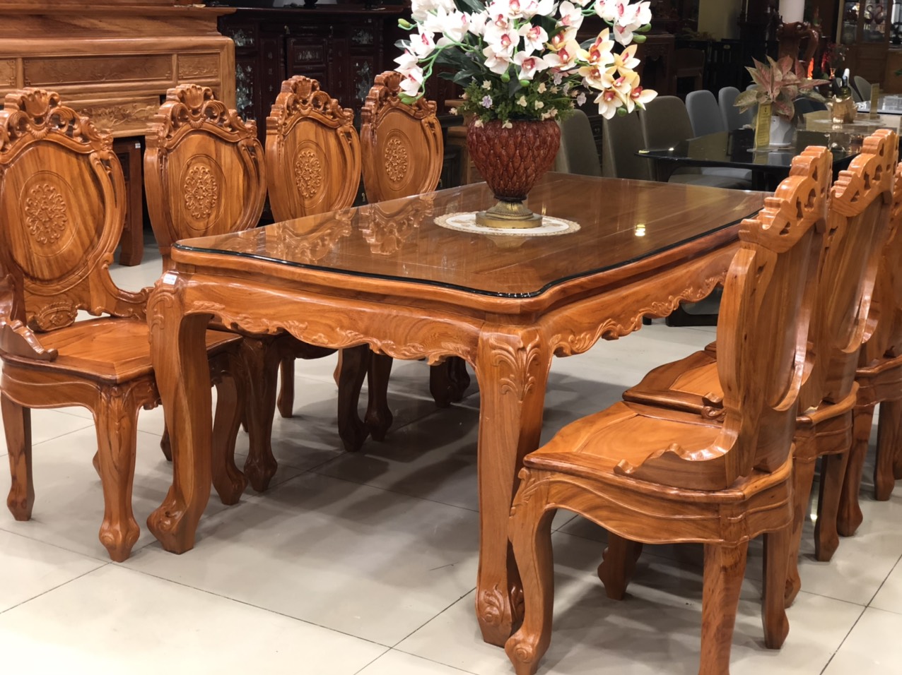 Tìm hiểu chi tiết bộ bàn ăn 8 ghế gỗ gõ đỏ