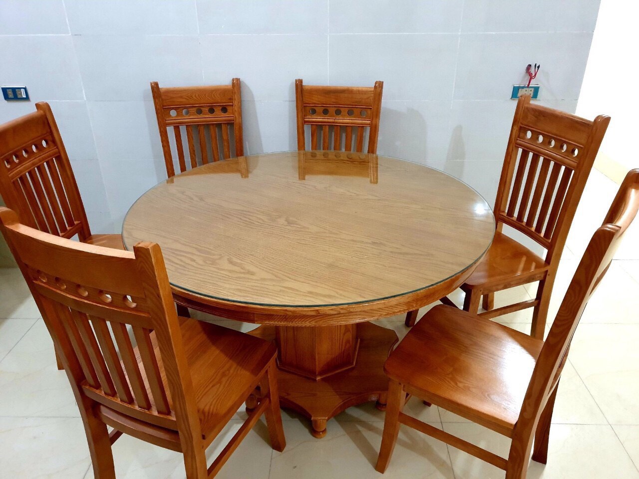 Chọn bàn phù hợp với không gian bếp