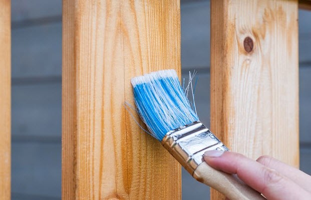 Quét dầu lau gỗ màu óc chó