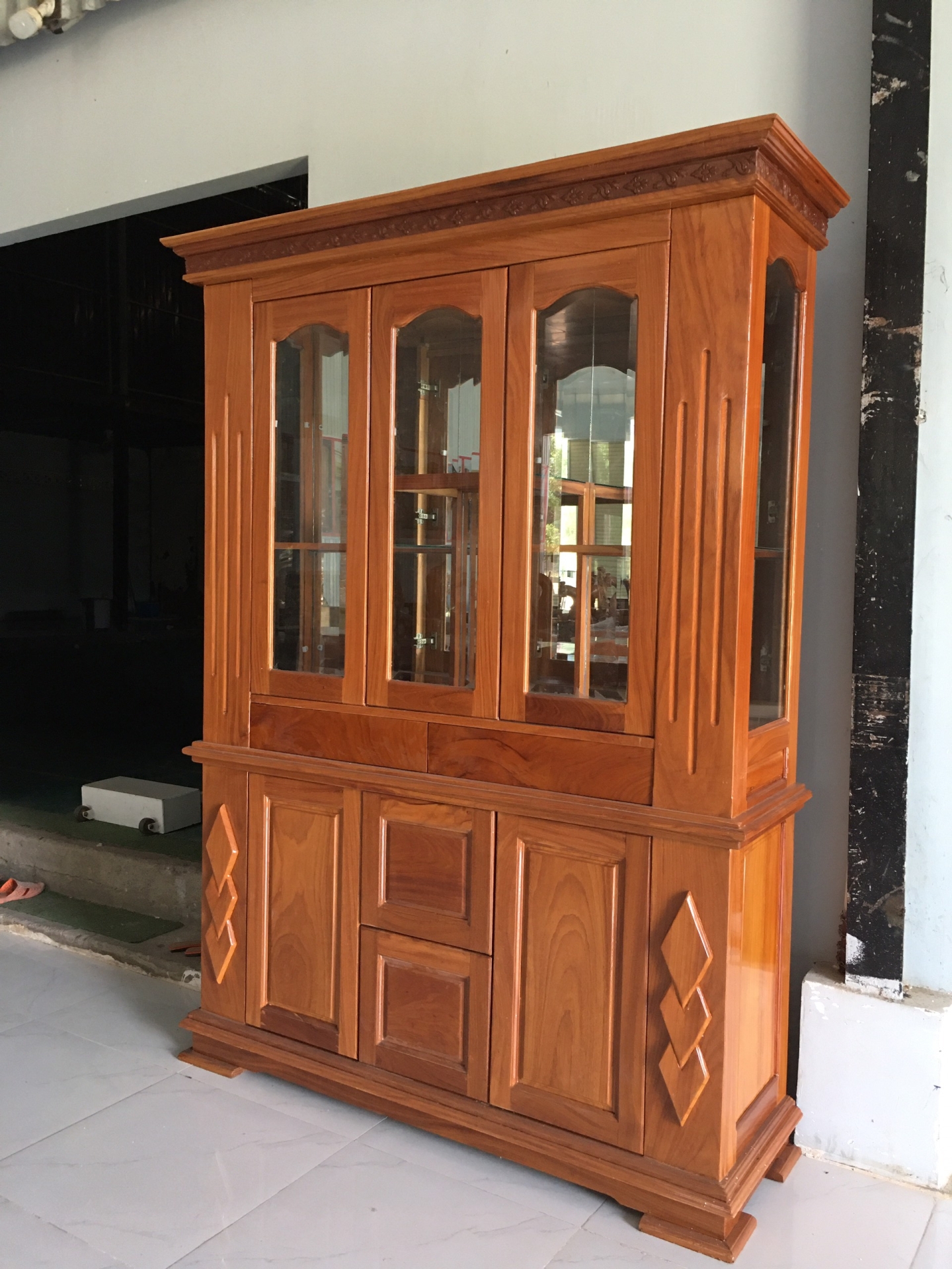 Tủ rượu gõ đỏ vuông