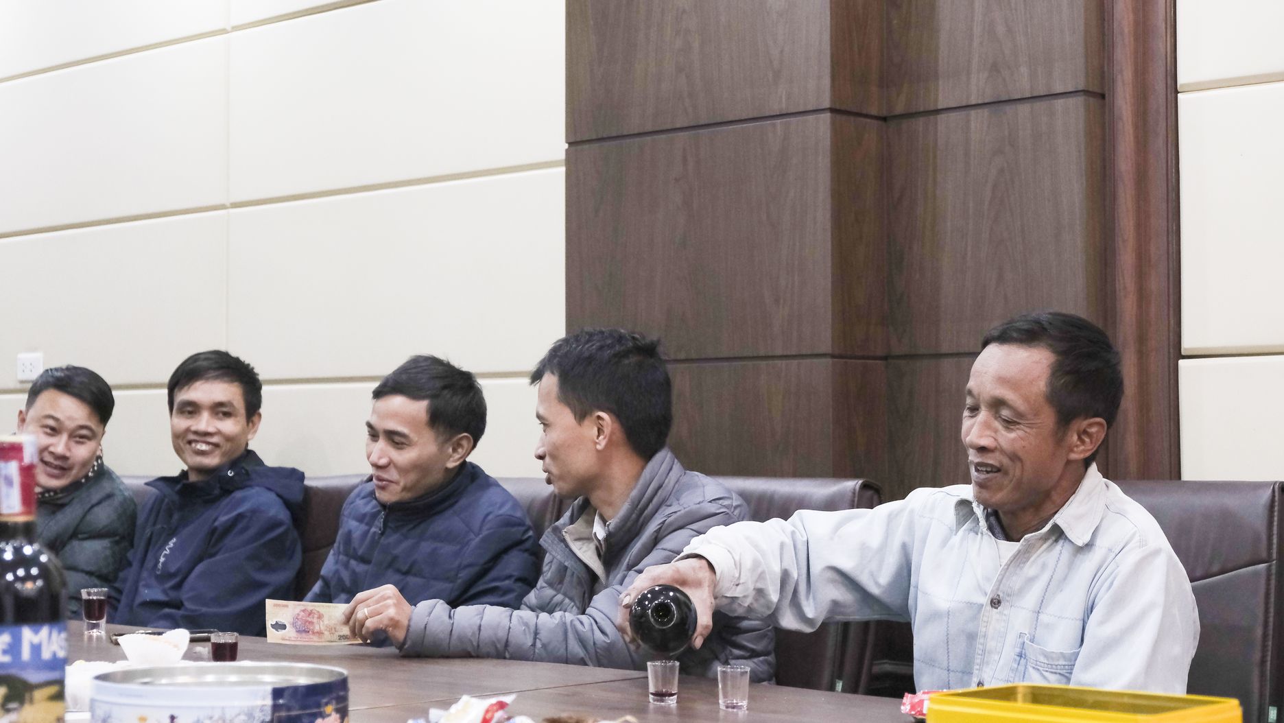 Nội thất gỗ óc chó luxhome