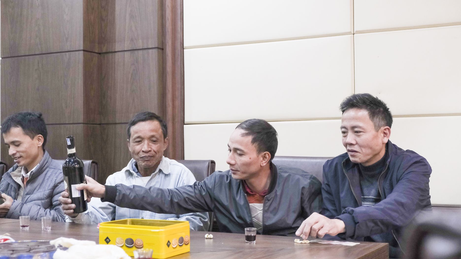 Nội thất gỗ óc chó luxhome