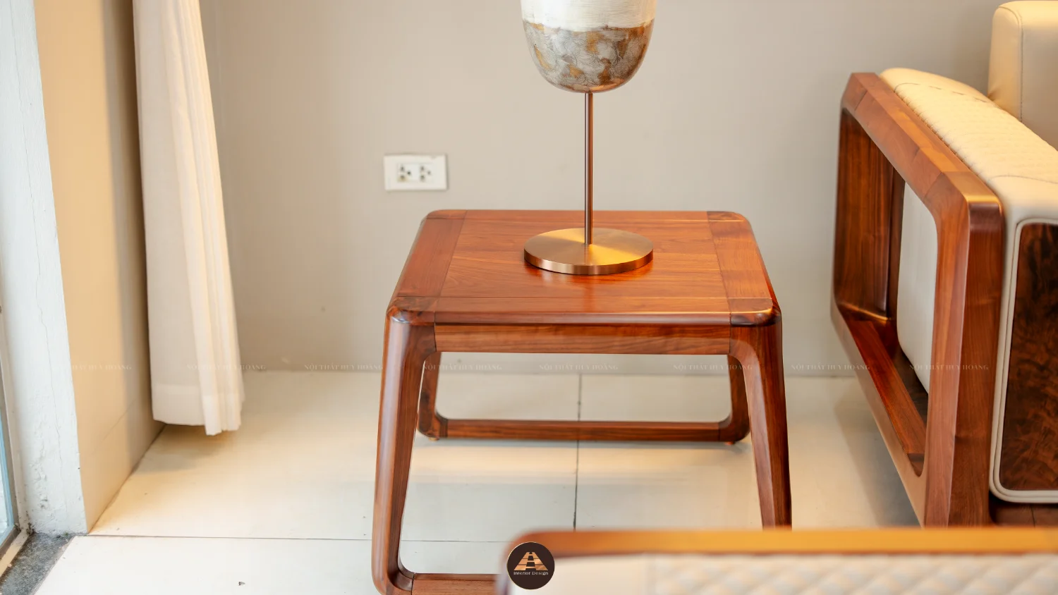 Sofa gỗ óc chó Avalon Aura